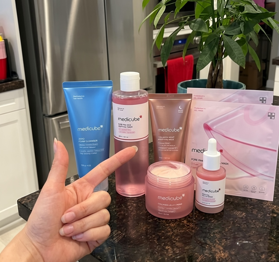 Faceless preview example — hand pointing at product on counter